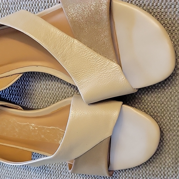 NATURALIZER SANDAL SIZE 10 - Picture 4 of 8